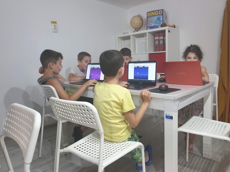 Lecția demonstrativă de programare pentru copii organizată de Iotesa Kids la Exploratorii Cunoașterii din Timișoara 2