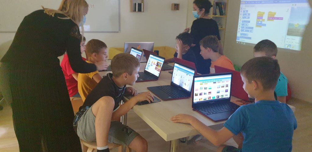 IOTESA Kids ofera o lectie demonstrativa de programare pentru copii la sediul colegilor nostri de la Das Kindernest Afterschool Giroc 5