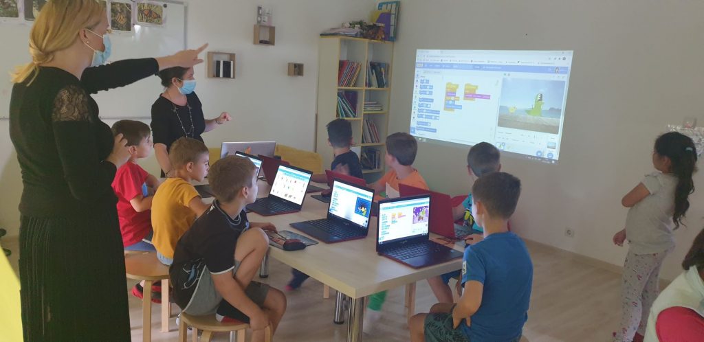 IOTESA Kids ofera o lectie demonstrativa de programare pentru copii la sediul colegilor nostri de la Das Kindernest Afterschool Giroc 1