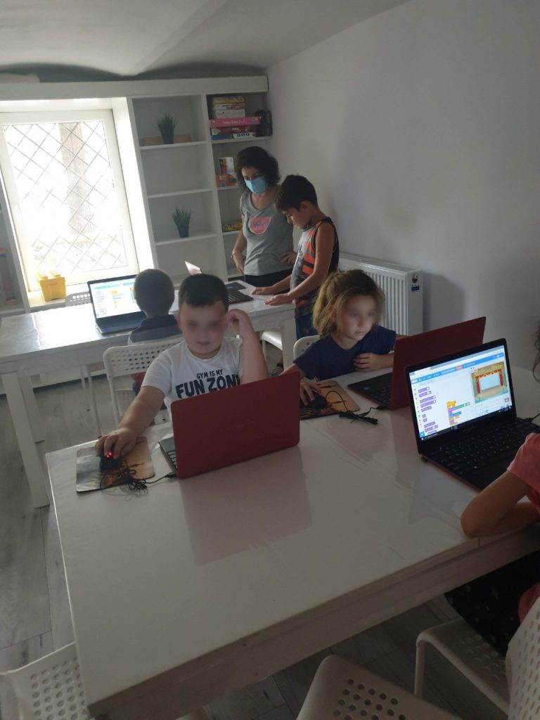 Cursul de Programare cu Iotesa Kids la Exploratorii Cunoașterii - anotimpurile2