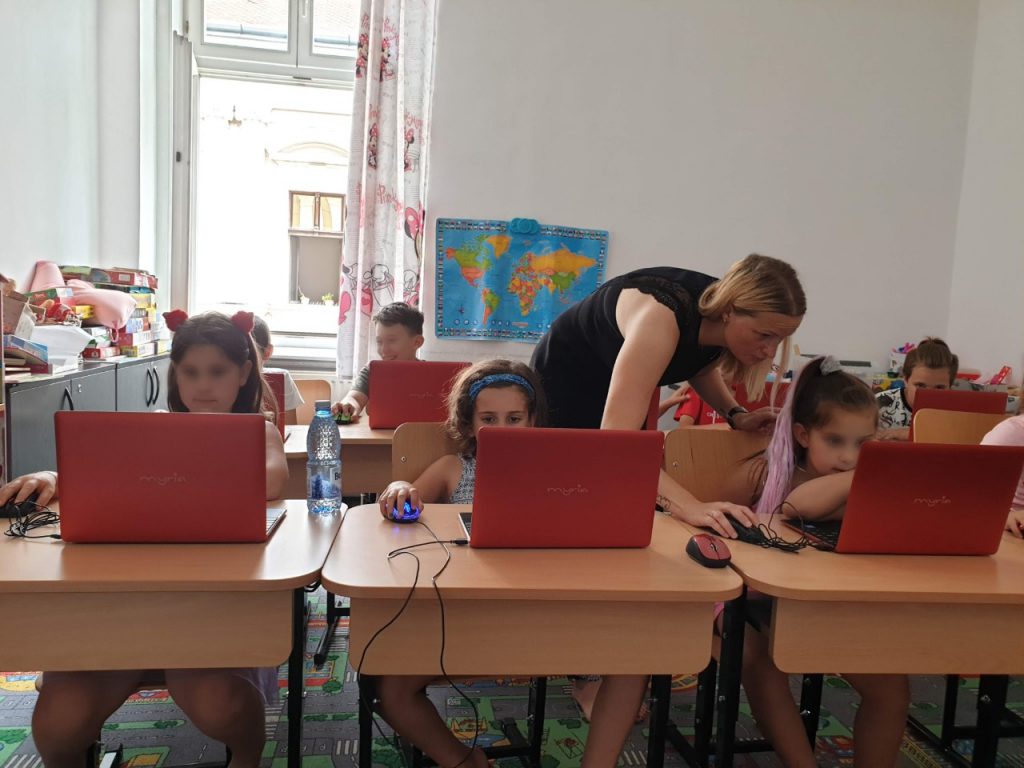 Cursul de programare cu Iotesa Kids la Fritzi After School Timișoara - joaca de-a îmbrăcatul partea 22