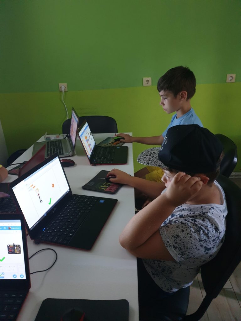 Cursul de programare cu Iotesa Kids la After School Adventures timișoara - Săptămâna meseriilor1