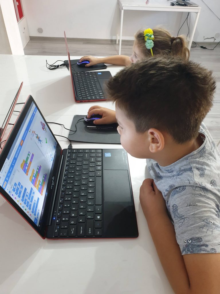 Curs de programare cu Iotesa Kids la Afterschool Exploratorii Cunoașterii Timișoara - Jocul meseriilor1