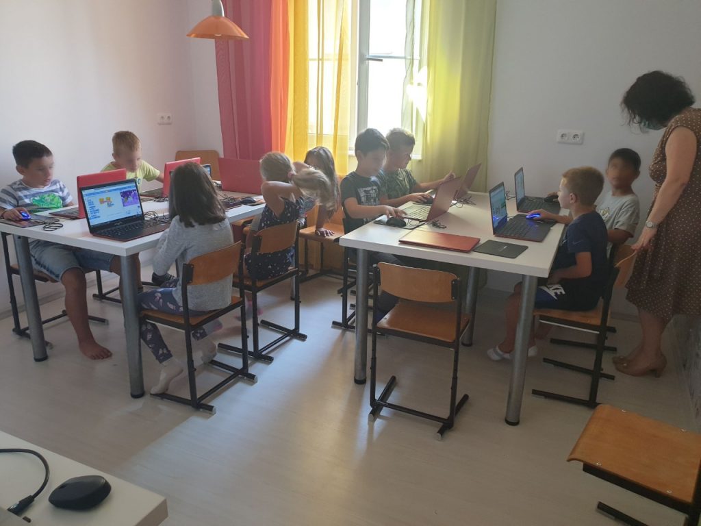 Lectie demonstrativa de programare cu IOTESA Kids la EDES After School Timisoara3