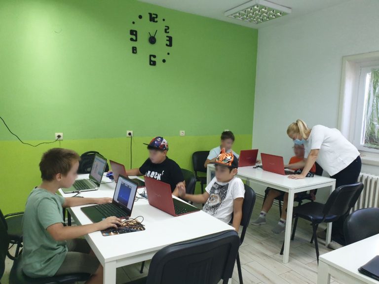 Curs de programare pentru copii cu Iotesa Kids la Adventures After School Timișoara - Animație cu barca pe mare1