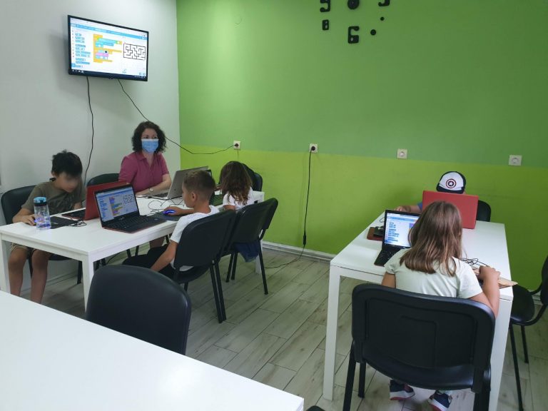Curs de programare pentru copii cu Iotesa Kids la Adventures After School Timișoara - Joc cu labirint2
