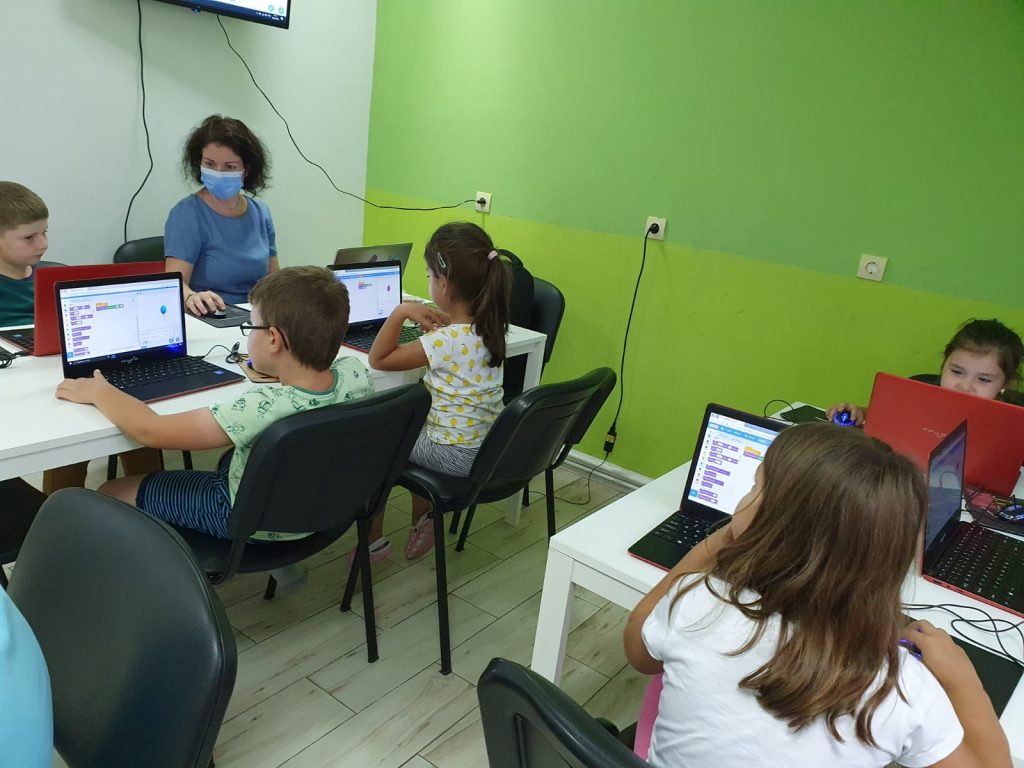 Curs de programare cu Iotesa Kids la Adventures After School - Săptămâna Tehnologiei2