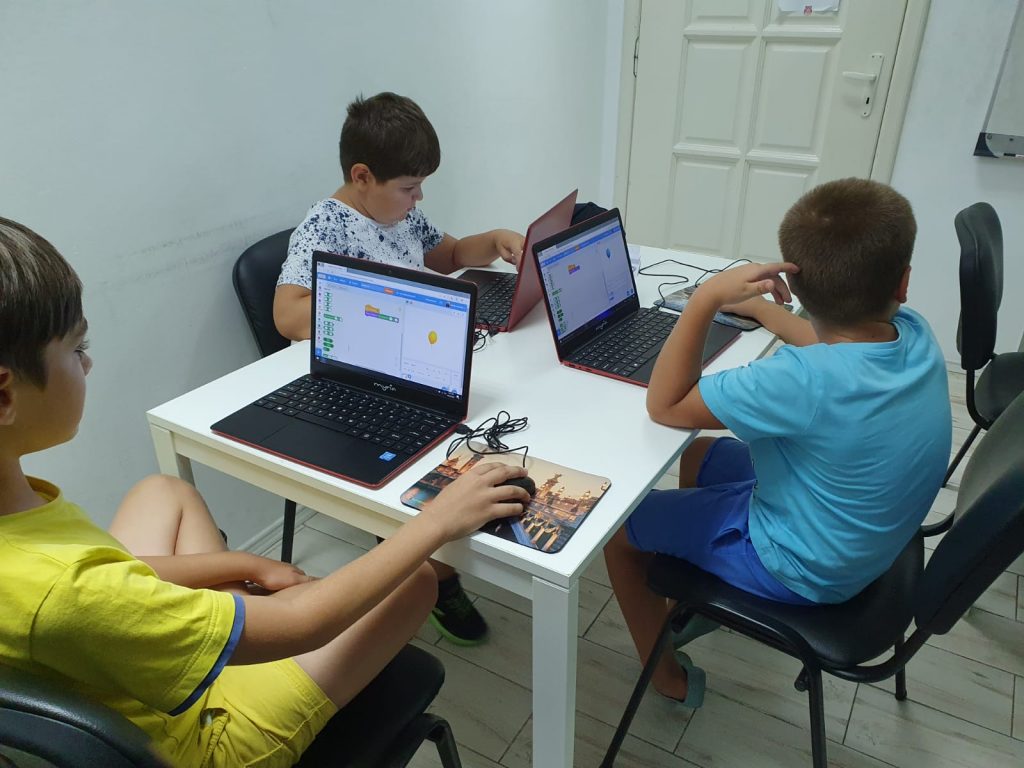 Curs de programare cu Iotesa Kids la Adventures After School - Săptămâna Tehnologiei1