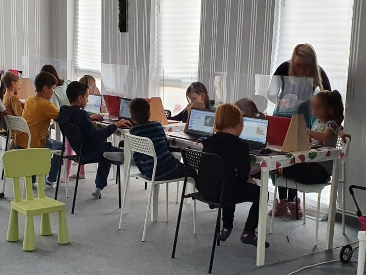 curs-programare-copii-demonstrativ-cu-iotesa-kids-la-centrul-educational-martinel-dumbravita3